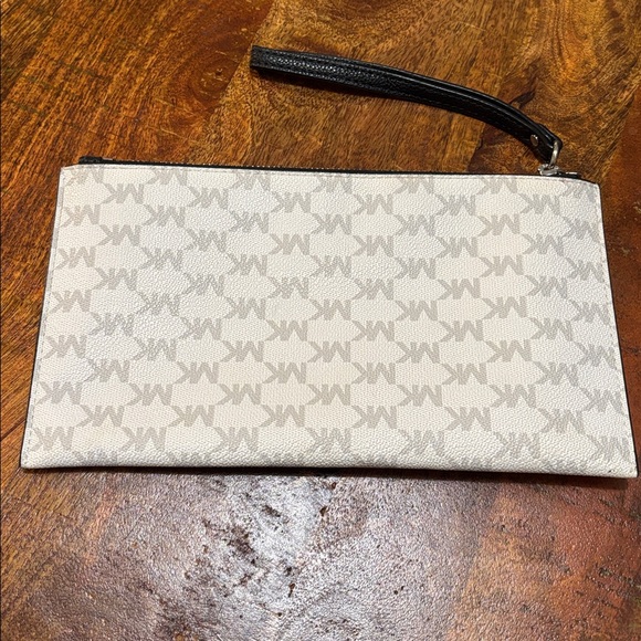 Michael Kors Ivory Jet Set MK Logo Wristlet - Picture 3 of 11